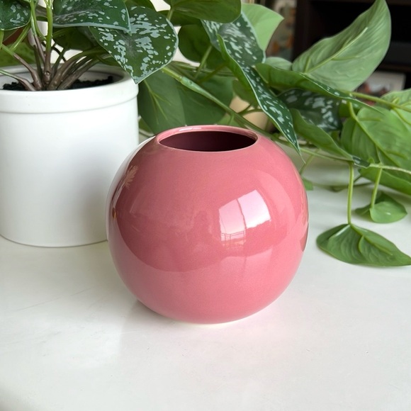 Vintage Small Round Pink Vase Decor - Picture 3 of 13